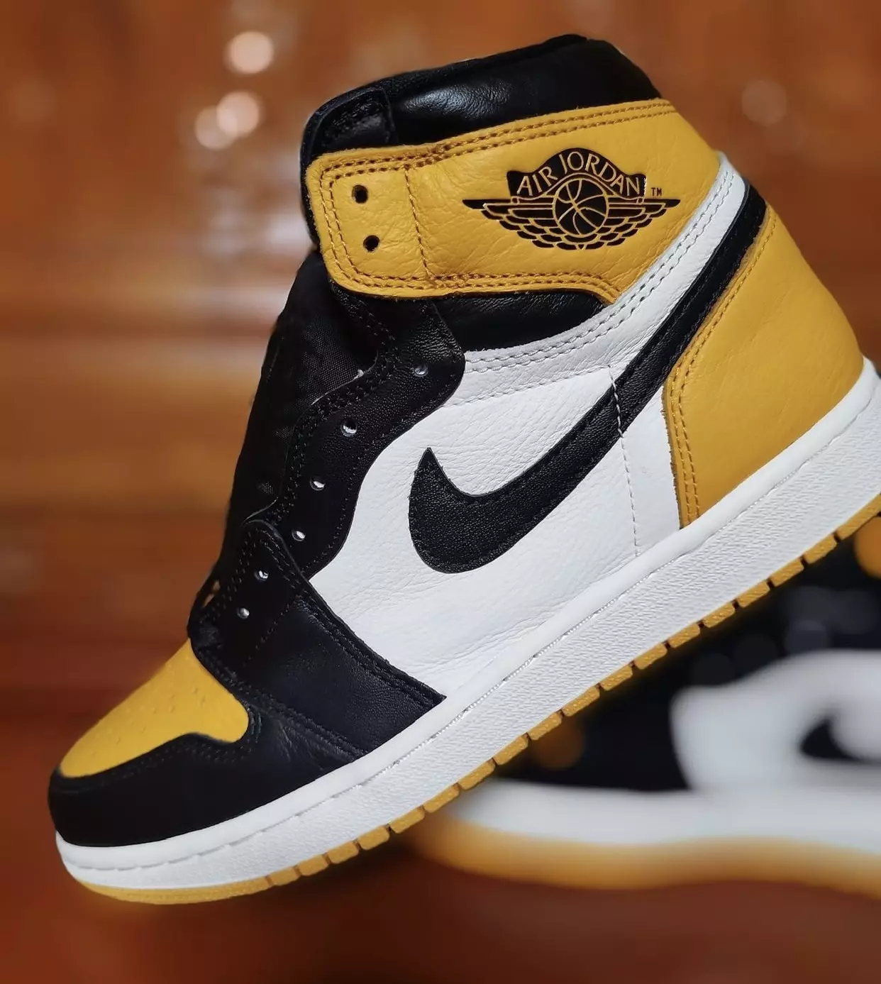 Air Jordan 1 Yellow Toe Taxi 555088-711 Дата выпуску