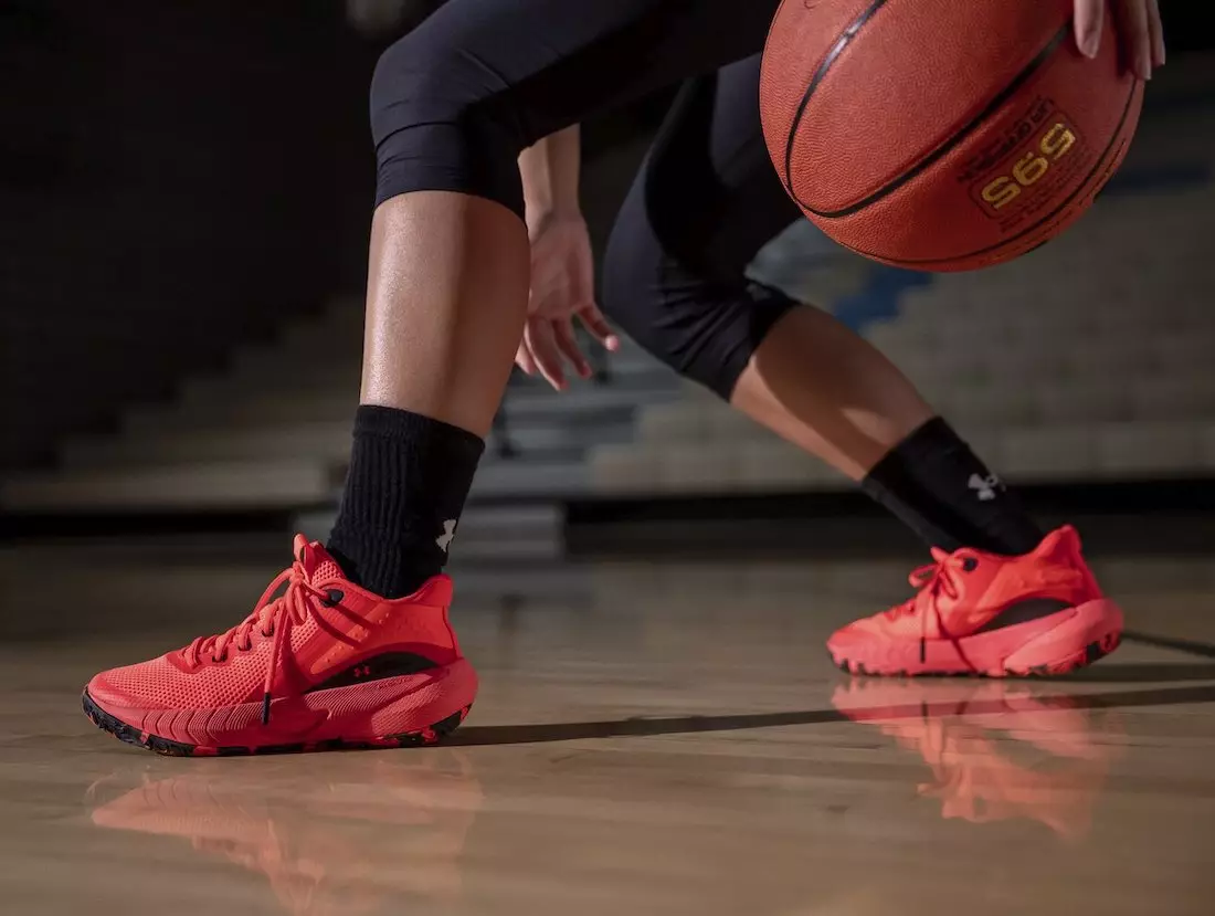 Under Armour razkriva nove košarkarske copate, namenjene športnicam