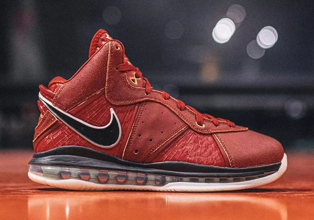 Nike LeBron 8 ספּאָרטזאַל רויט קיוקאַמבער רויק שווארצע CT5330-600 מעלדונג טאָג