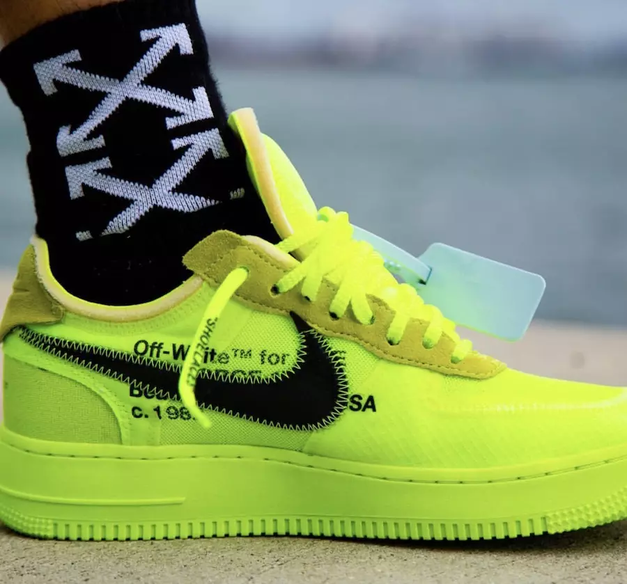 تاريخ الإصدار بجهد منخفض من طائرة Off-White Air Force 1