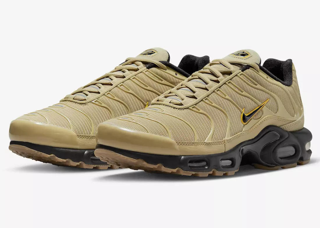 Sipërfaqe Nike Air Max Plus në ngjyrë të nxirë me thembra me çamçakëz