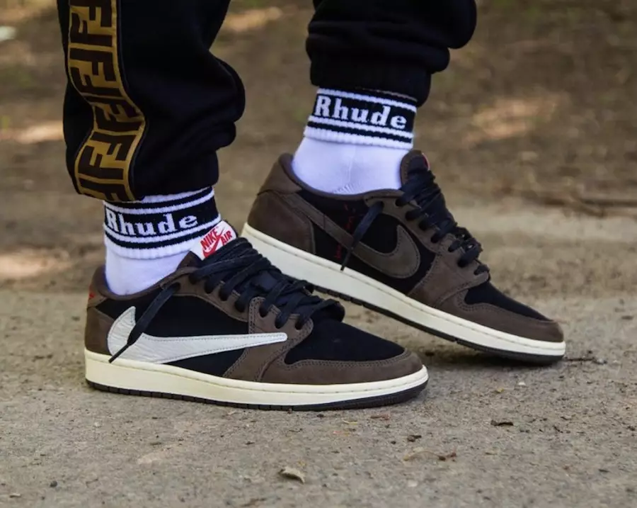 Travis Scott Air Jordan 1 Low CQ4277-001 On-Feet