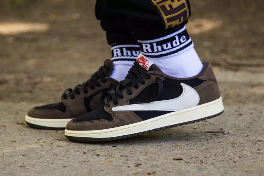 Travis Scott Air Jordan 1 Low CQ4277-001 sui piedi