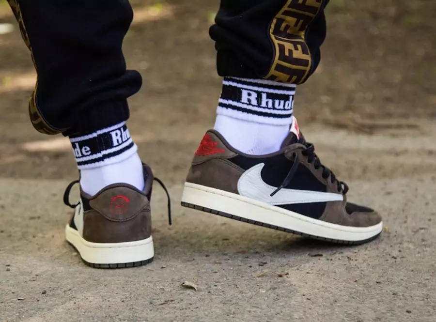 Travis Scott Air Jordan 1 Low CQ4277-001 On-Feet