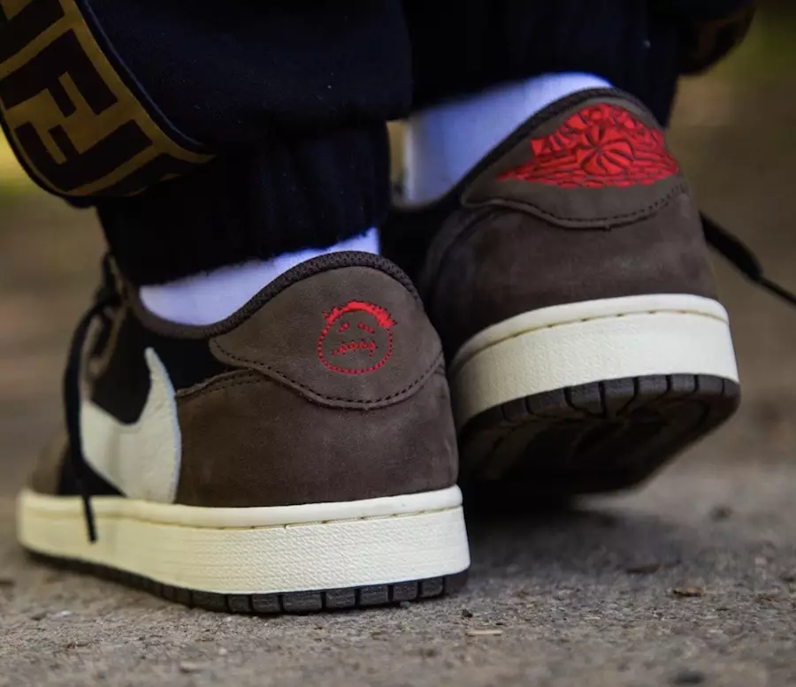 Travis Scott Air Jordan 1 Low CQ4277-001 On-Feet