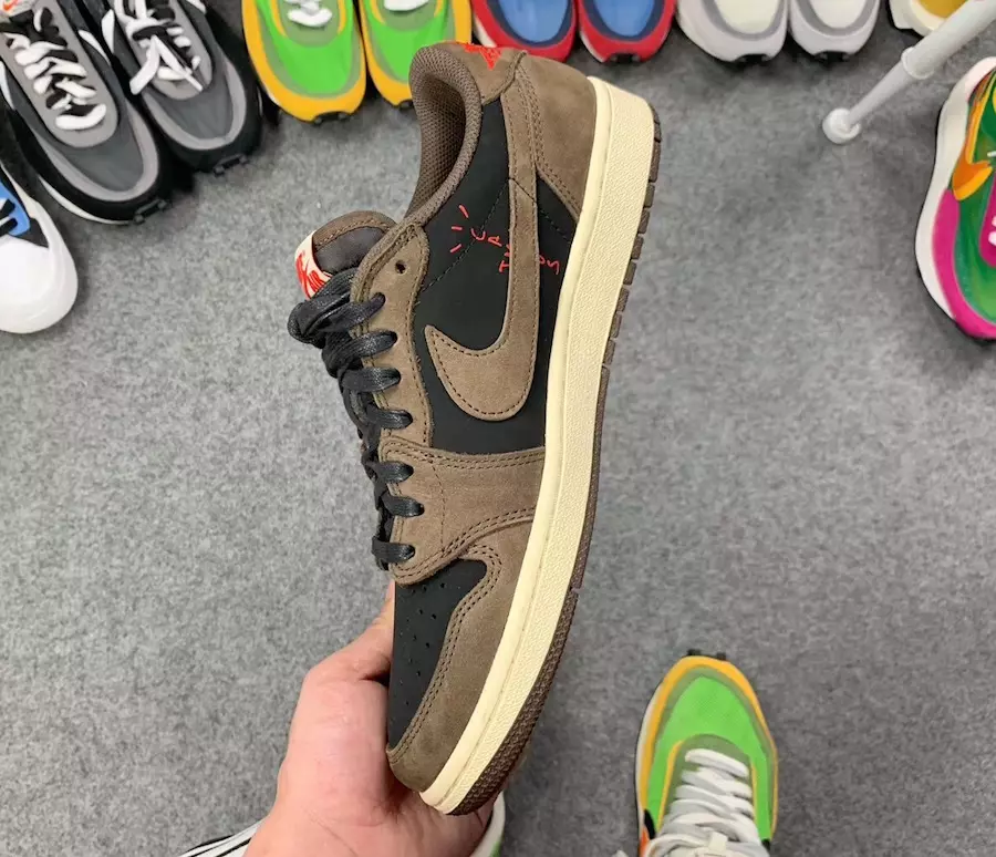 Travis Scott Air Jordan 1 Low CQ4277-001 Preț pentru data lansării