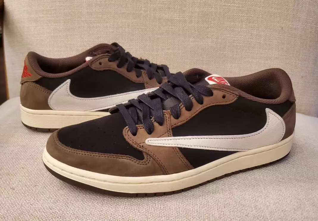 Travis Scott Air Jordan 1 Low CQ4277-001 発売日 価格