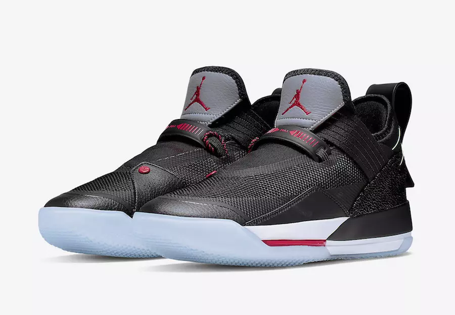 Air Jordan 33'ün Resmi Fotoğrafları