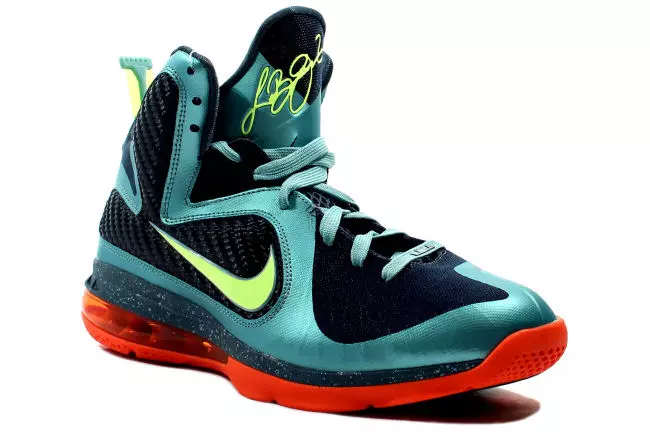 Nike LeBron 9 зеңбірегі