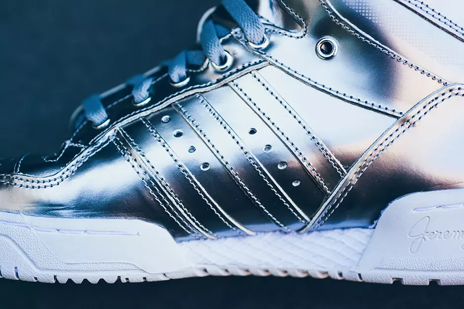 Stříbrná metalíza adidas Jeremy Scott Wings