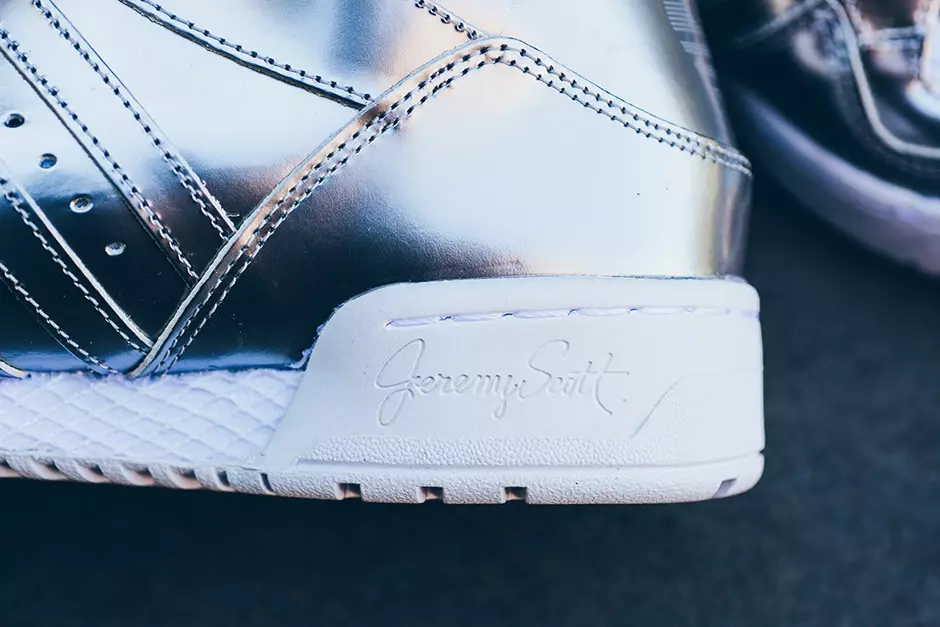 Stříbrná metalíza adidas Jeremy Scott Wings