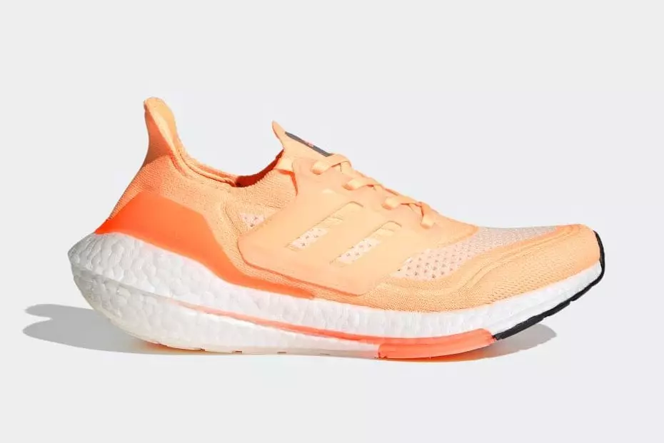 adidas Ultra Boost 2021 пристигнува во „Acid Orange“