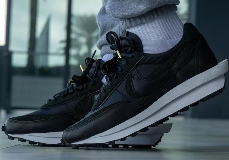 sacai Nike LDWaffle Black Nylon BV0073-002 Releasedatum op de voeten