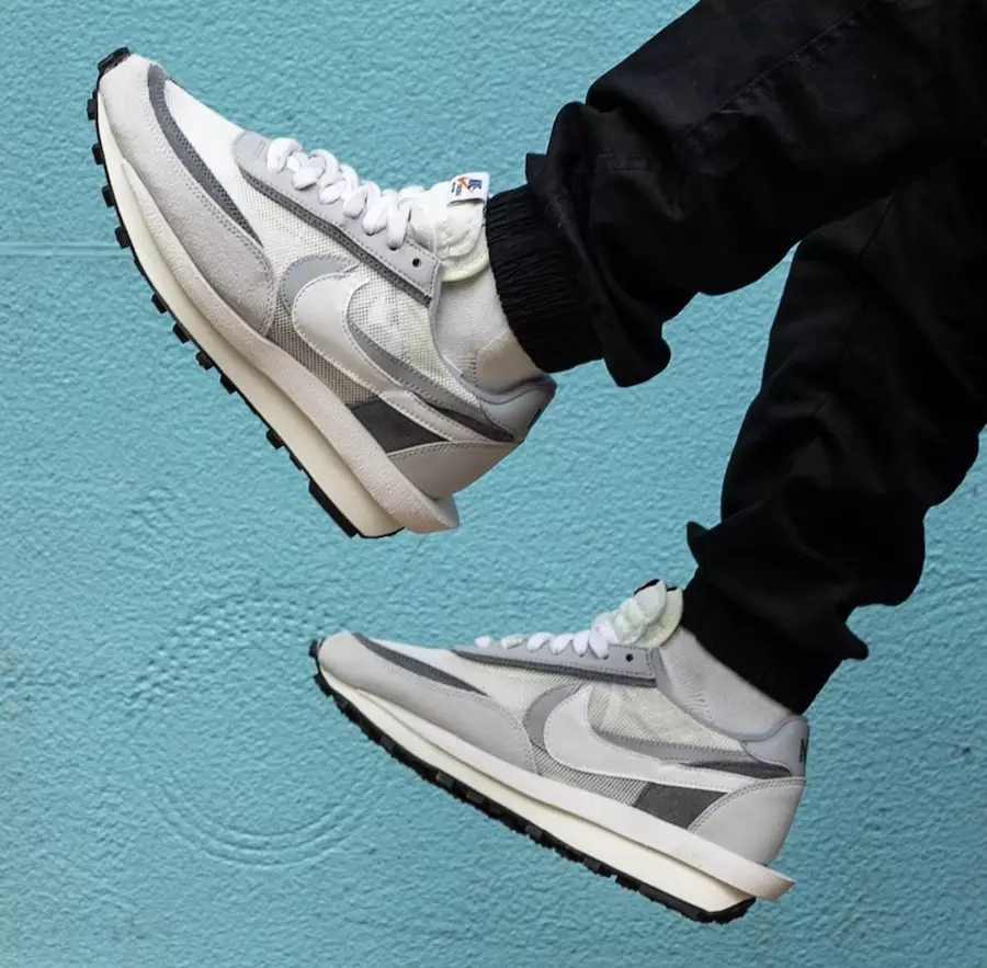 Sacai Nike LDWaffle White Wolf BV0073-100 Releasedatum på fötterna