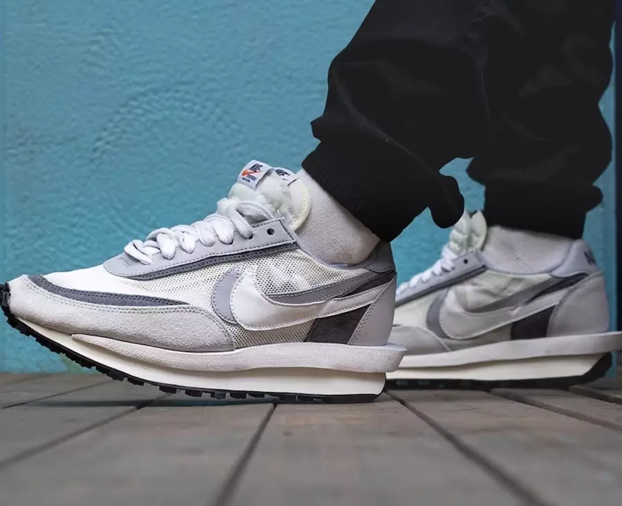 Sacai Nike LDWaffle White Wolf BV0073-100 Releasedatum op de voeten