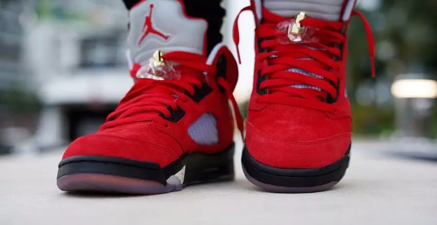 Trofeju telpa Air Jordan 5 University Red On-Foot