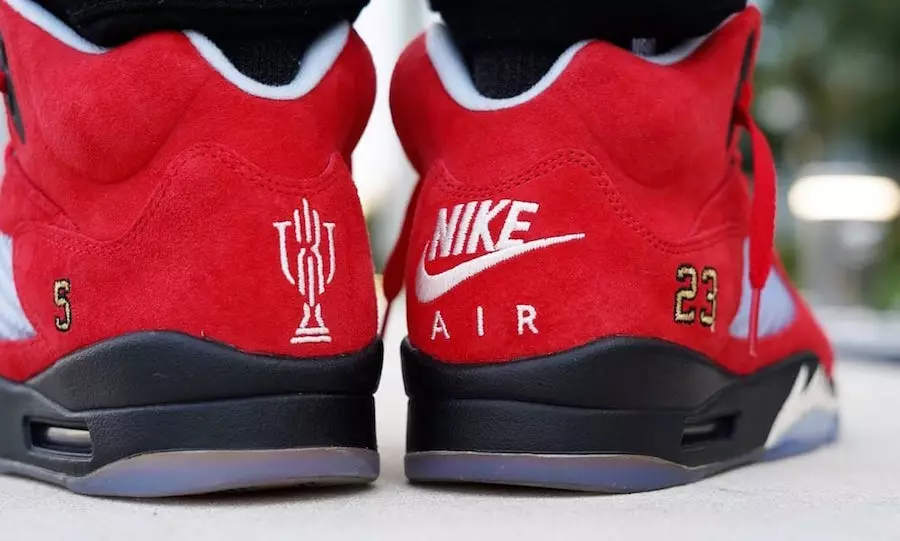 Phòng tranh cúp Air Jordan 5 University Red On-Foot