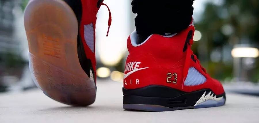 Bilik Trofi Air Jordan 5 University Red On-Foot