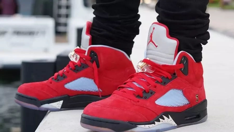 Trophäenraum Air Jordan 5 University Red On-Foot