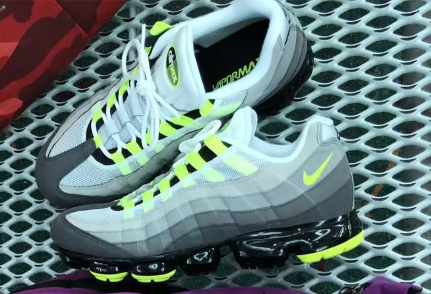 Nike Air VaporMax 95 OG неон