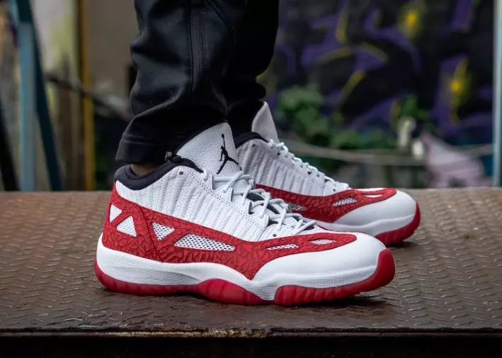 Jak Air Jordan 11 Low IE 10915_3