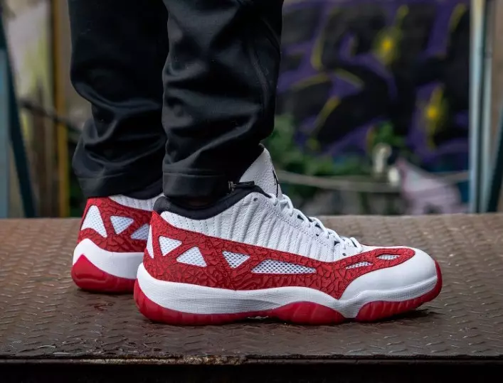 Jordan 11 Low IE Gym Red On-Fet