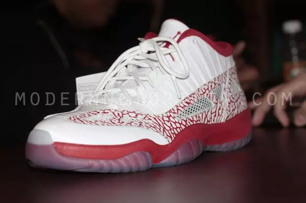 תאריך היציאה של Air Jordan 11 Low IE Fire Red 2017