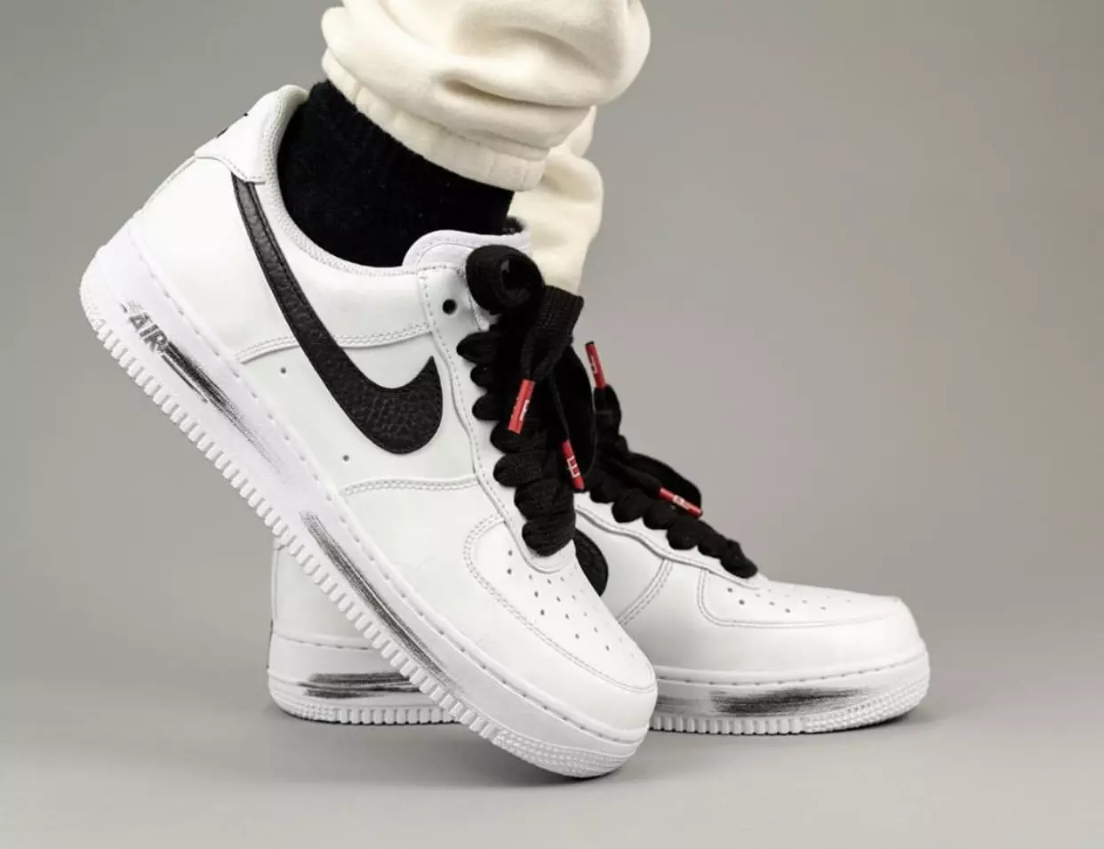 PEACEMINUSONE Nike Air Force 1 2.0 DD3223-100 Megjelenés dátuma gyalogosan