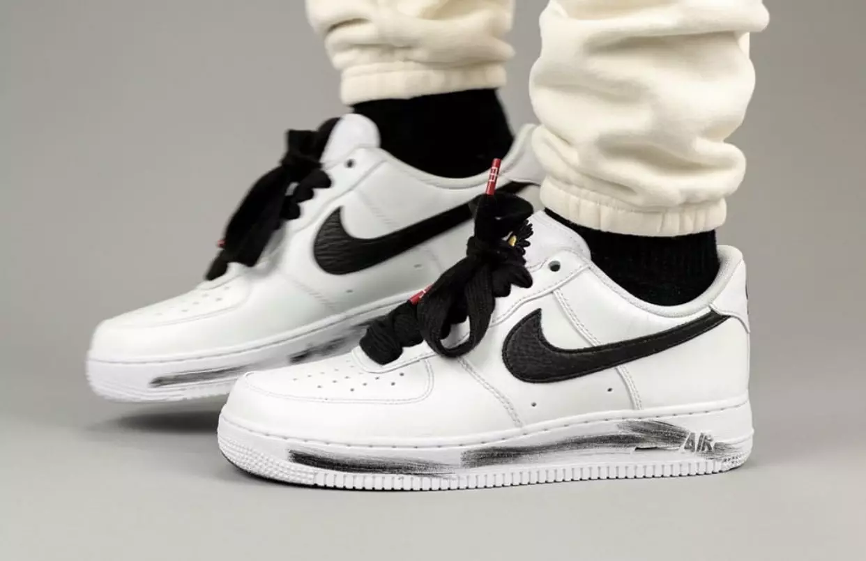 PEACEMINUSONE Nike Air Force 1 2.0 DD3223-100 Дата випуску на ногах