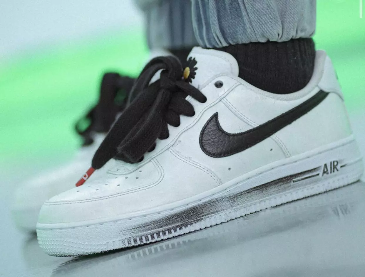 PEACEMINUSONE Nike Air Force 1 White DD3223-100, izlaišanas datums uz kājām