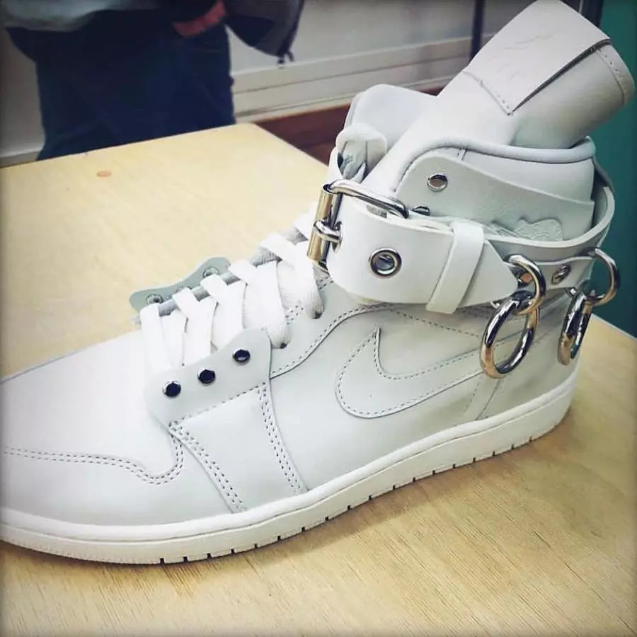 Comme des Garcons Air Jordan 1 ווייסע