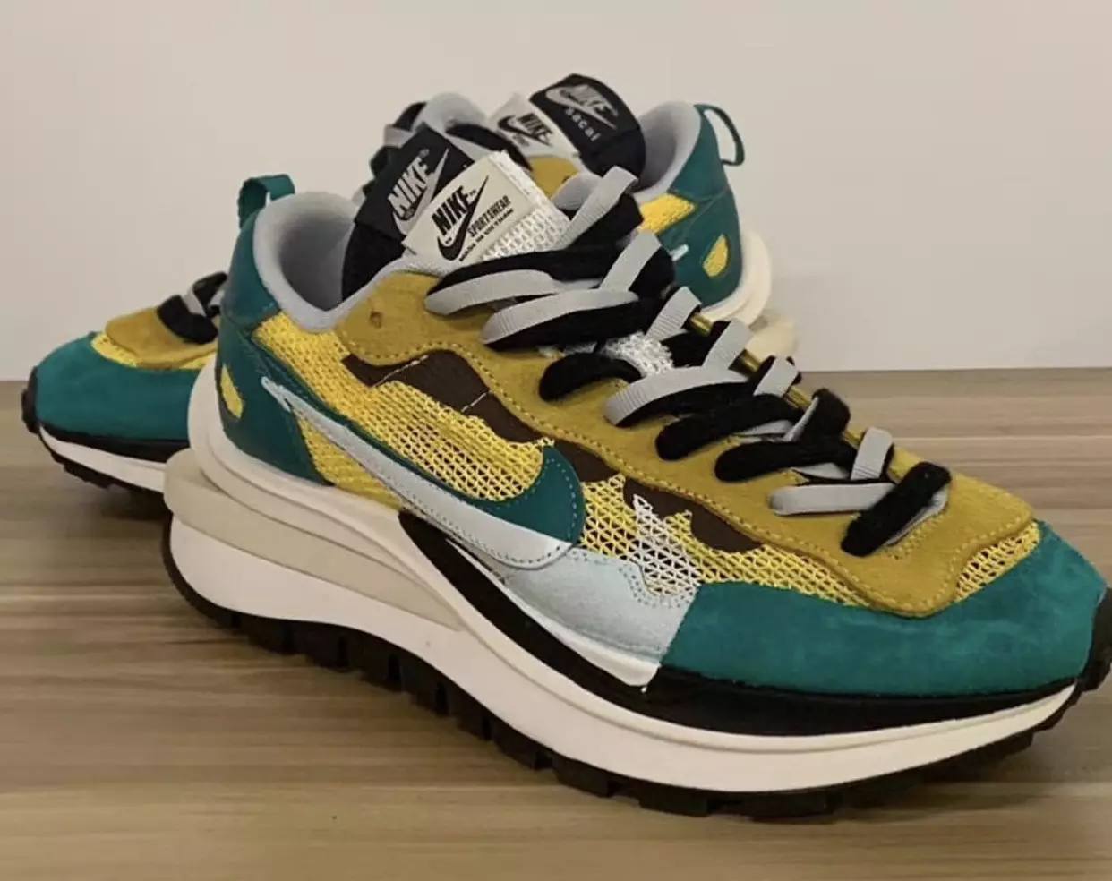 Sacai Nike VaporWaffle Tour צהוב אצטדיון ירוק CV1363-700 תאריך יציאה