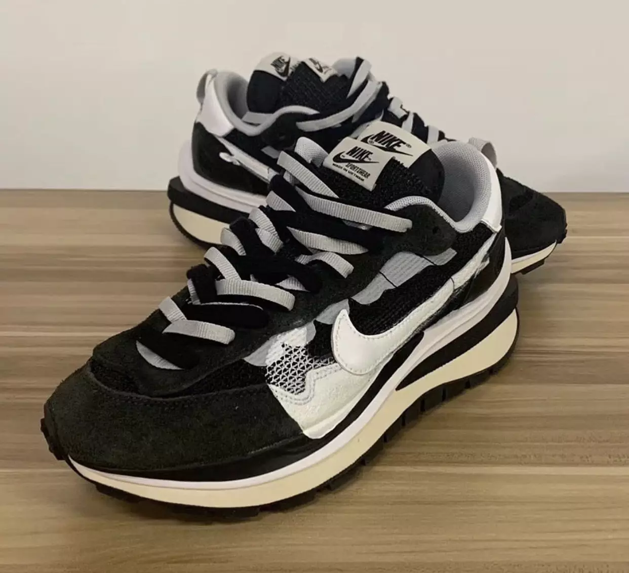 Sacai Nike VaporWaffle Black White Platinum CV1363-001 Data e publikimit