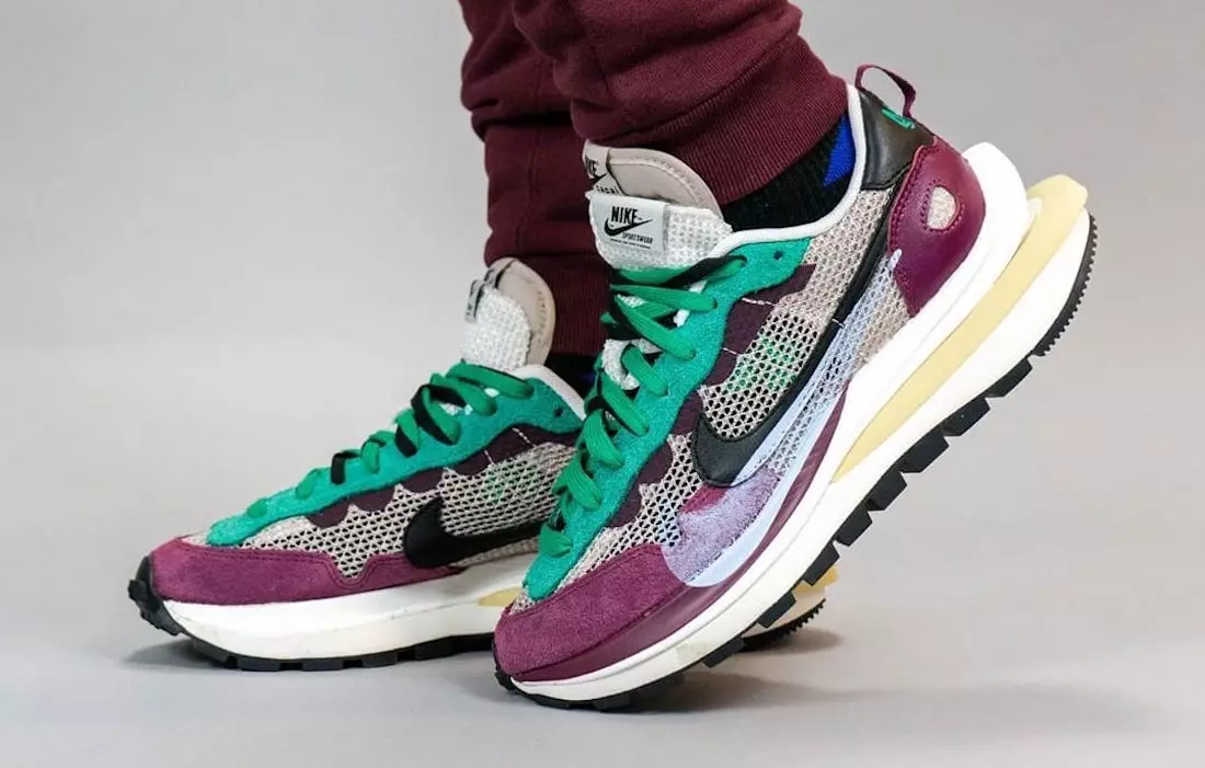 Sacai Nike Pegasus VaporFly String Zwart Schurk Rood Neptune Groen DD3035-200 Releasedatum op de voeten