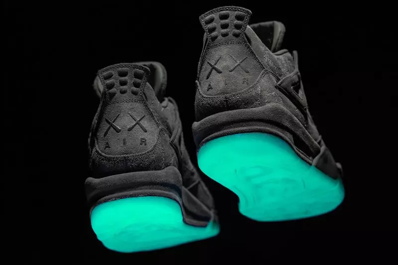 Air Jordan 4 KAWS Cool Grey Glow 930155-003