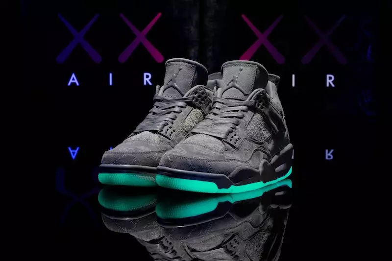 Air Jordan 4 KAWS Kessaħ Griż Glow 930155-003