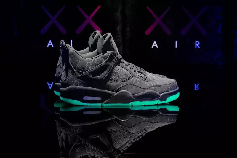 Air Jordan 4 KAWS Kessaħ Griż Glow 930155-003