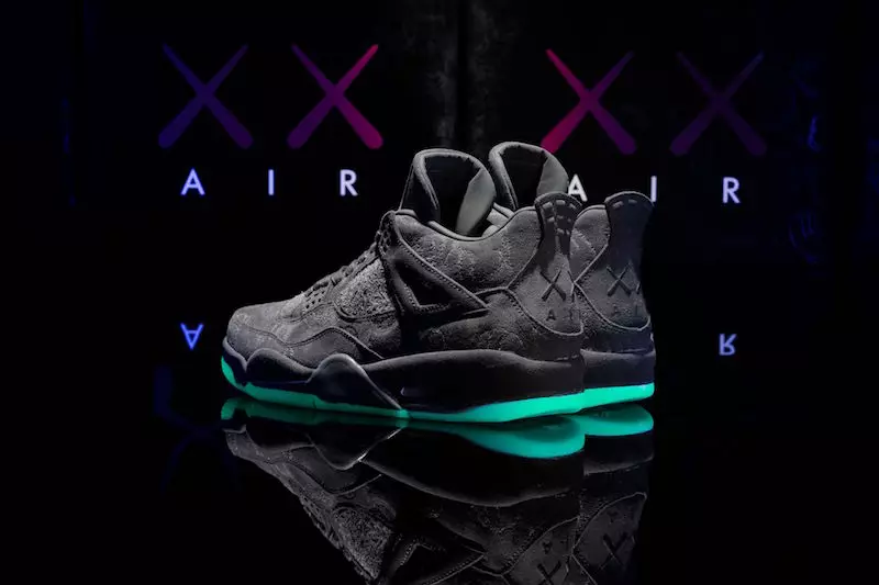 Кроссовки Air Jordan 4 KAWS Cool Grey Glow 930155-003