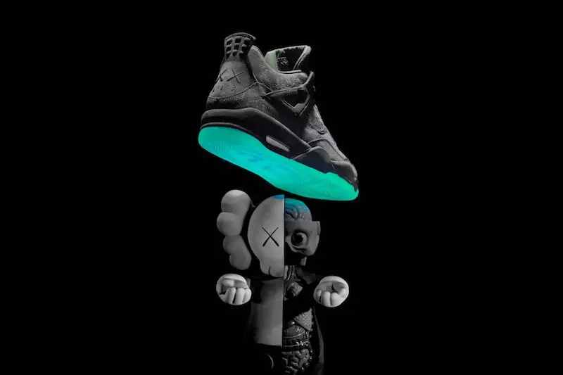 Air Jordan 4 KAWS Cool Gris Lueur 930155-003