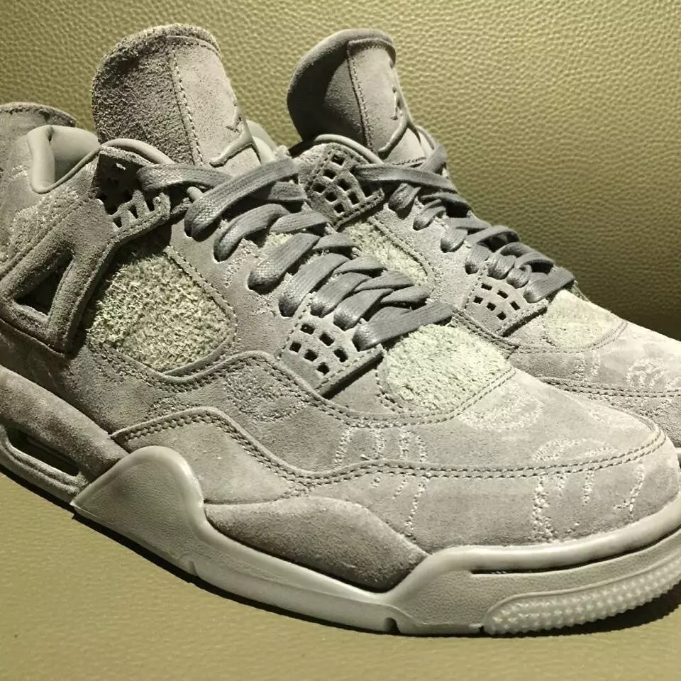 KAWS Jordan 4 Серые замшевые