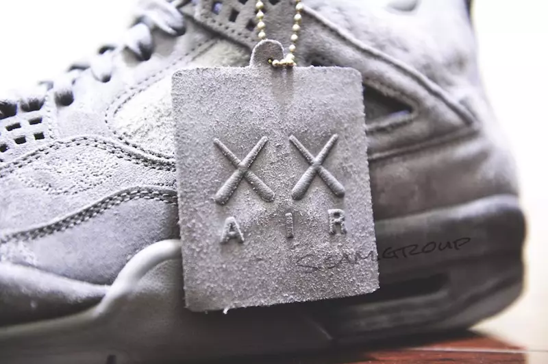 Air Jordan 4 KAWS