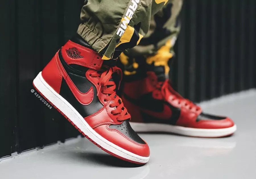 Air Jordan 1 Hi 85 Varsity Red Reverse Bred BQ4422-600 Megjelenés dátuma lábon