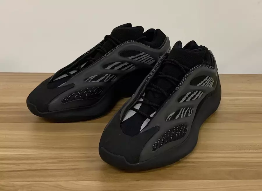 Adidas Yeezy 700 V3 Black išleidimo data
