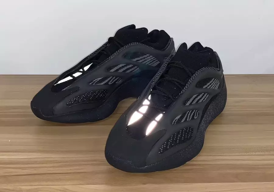 Adidas Yeezy 700 V3 Black julkaisupäivä