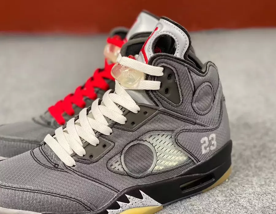 Цагаан өнгийн Air Jordan 5 CT8480-001