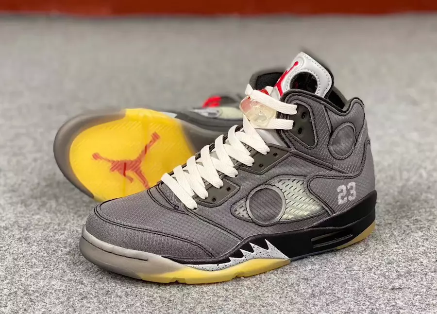 Цагаан өнгийн Air Jordan 5 CT8480-001