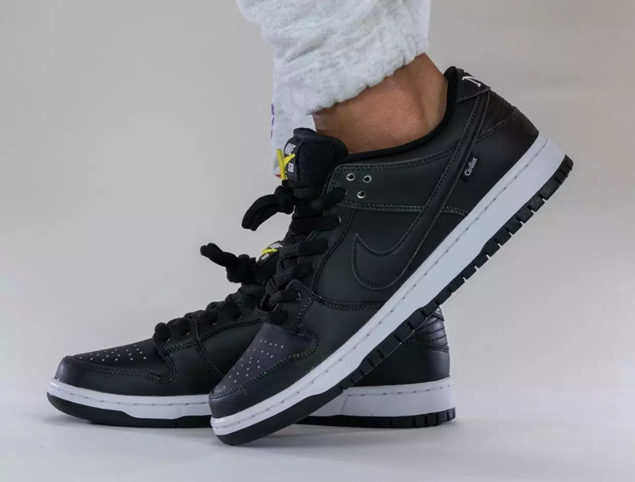 ציוויליסט Nike SB Dunk Low CZ5123-001 מעלדונג טאָג אויף די פֿיס