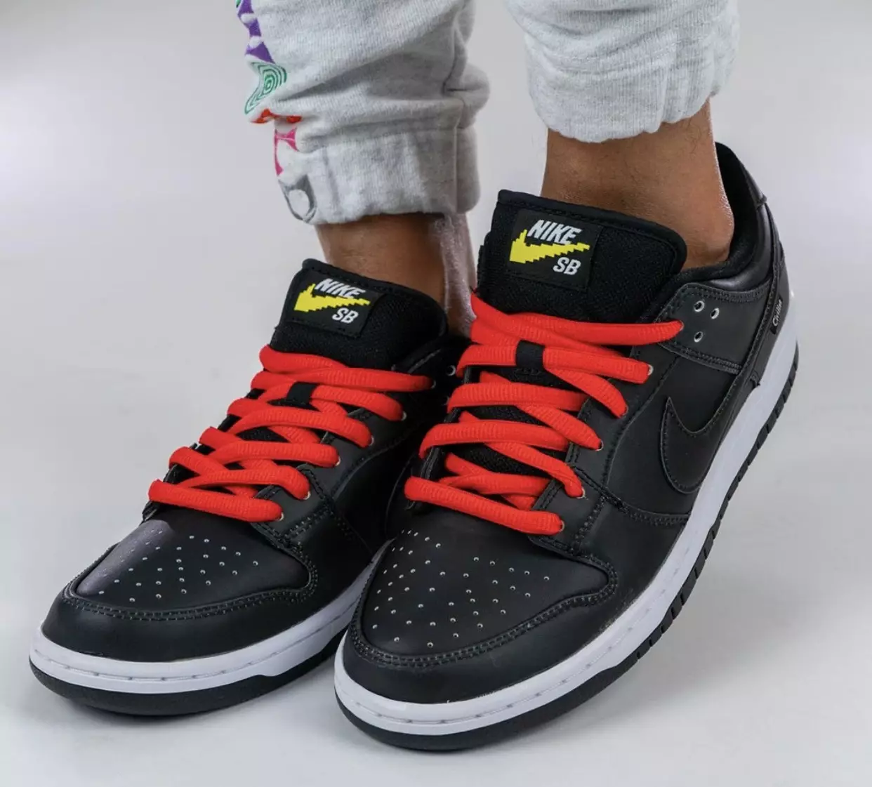 Civilist Nike SB Dunk Low CZ5123-001 תאריך שחרור על הרגליים