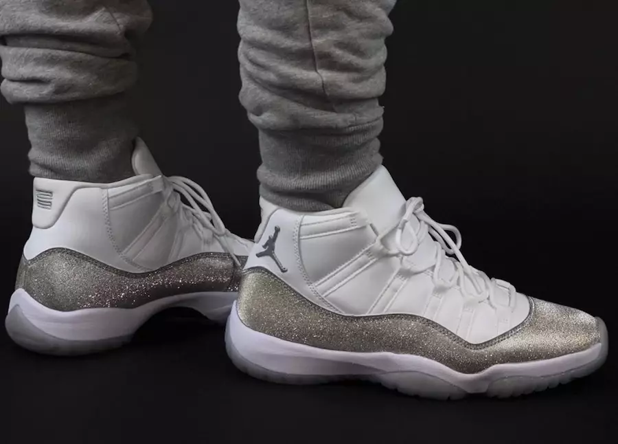 Air Jordan 11 WMNS Metallic Silver AR0715-100 Datum izdaje na nogah