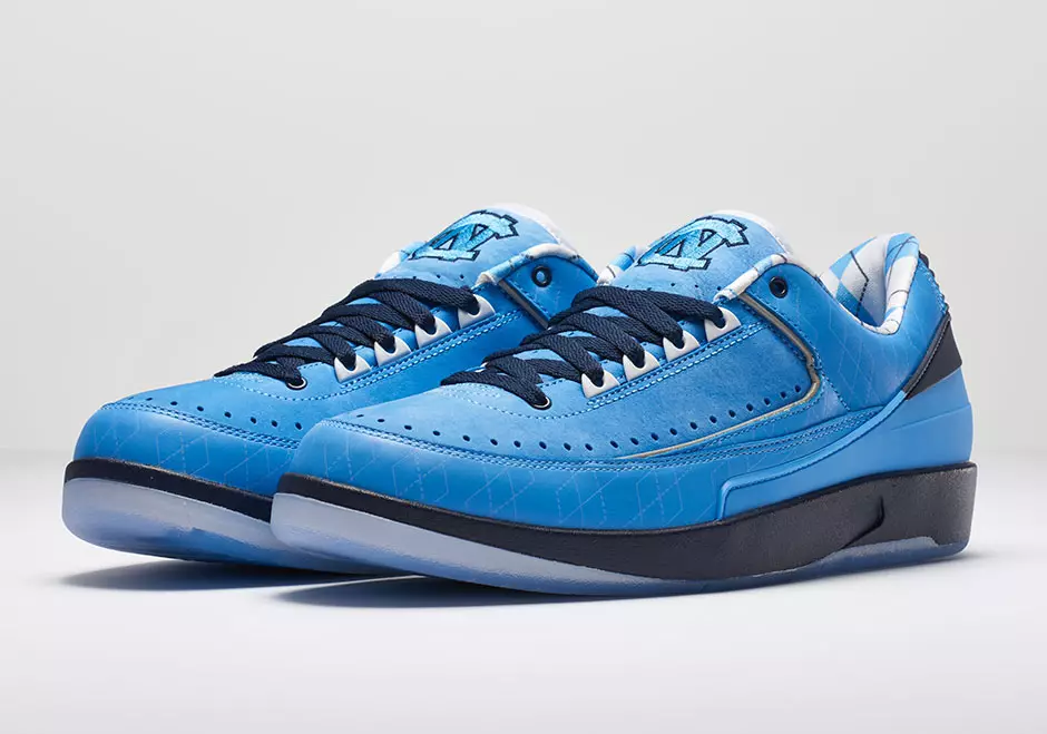 Air Jordan 2 Հանգիստ UNC